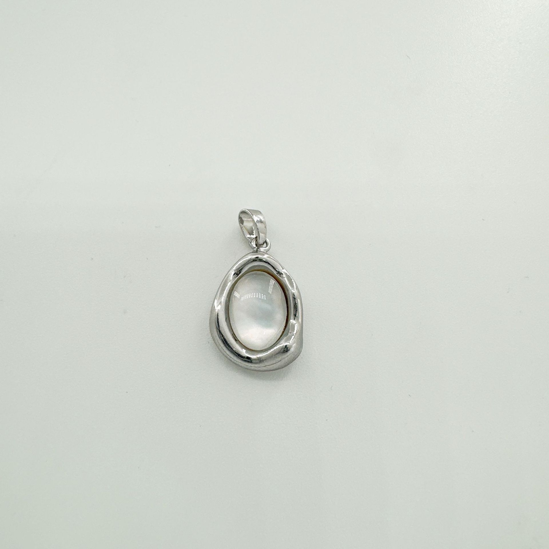 Oval-oro blanco (concha blanca)