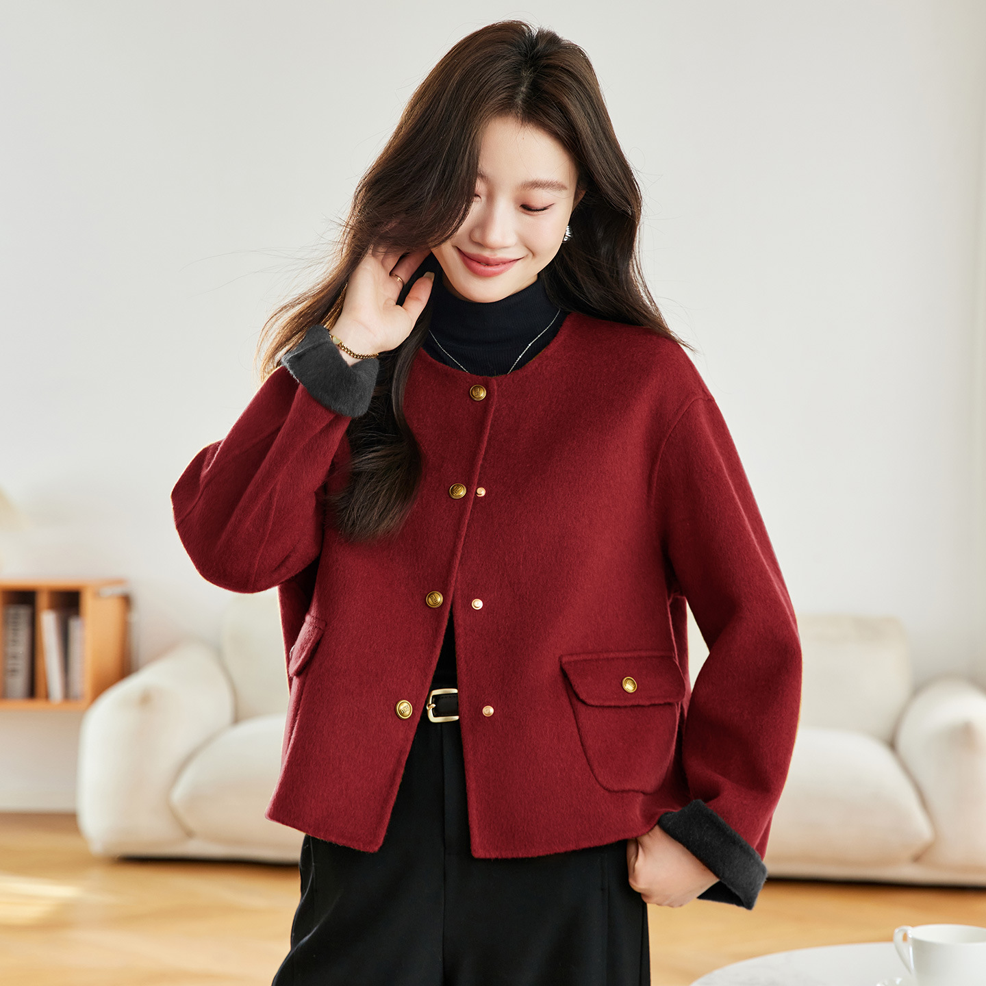 Trendy and Chic Short Wool Coat for a Youthful Look, 2025 Autumn New Style for Petite Figures, Double-Sided Wool Top