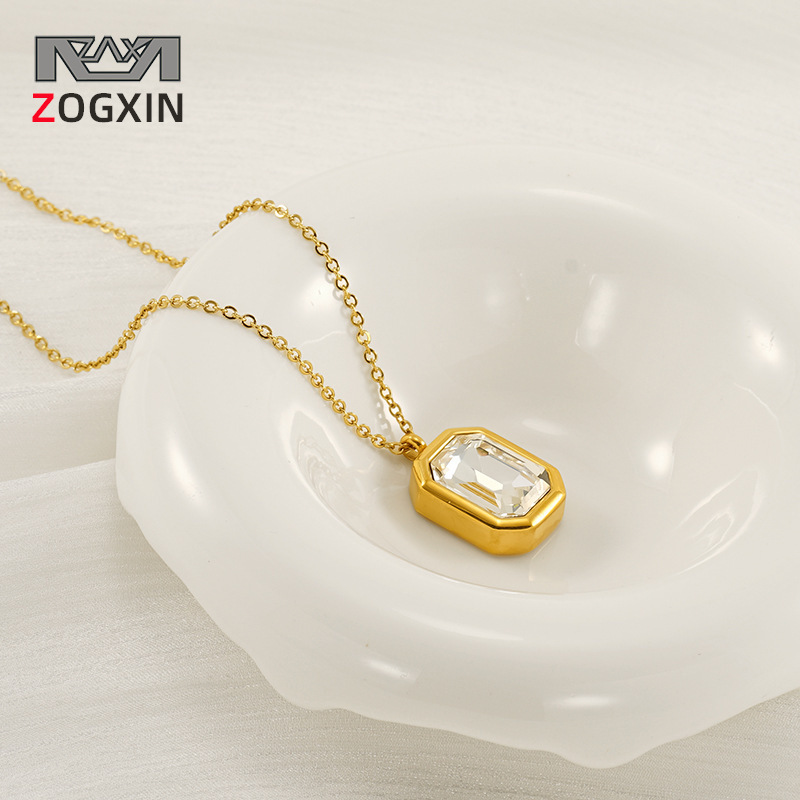 Europa y los Estados Unidos red viento cuadrado de acero inoxidable collar de zircon mujer moda versátil colgante clavícula al por mayor de alta calidad