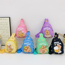 卡皮巴拉胸包日系卡通可爱洋气迷你宝宝斜挎包2025新款印花儿童包