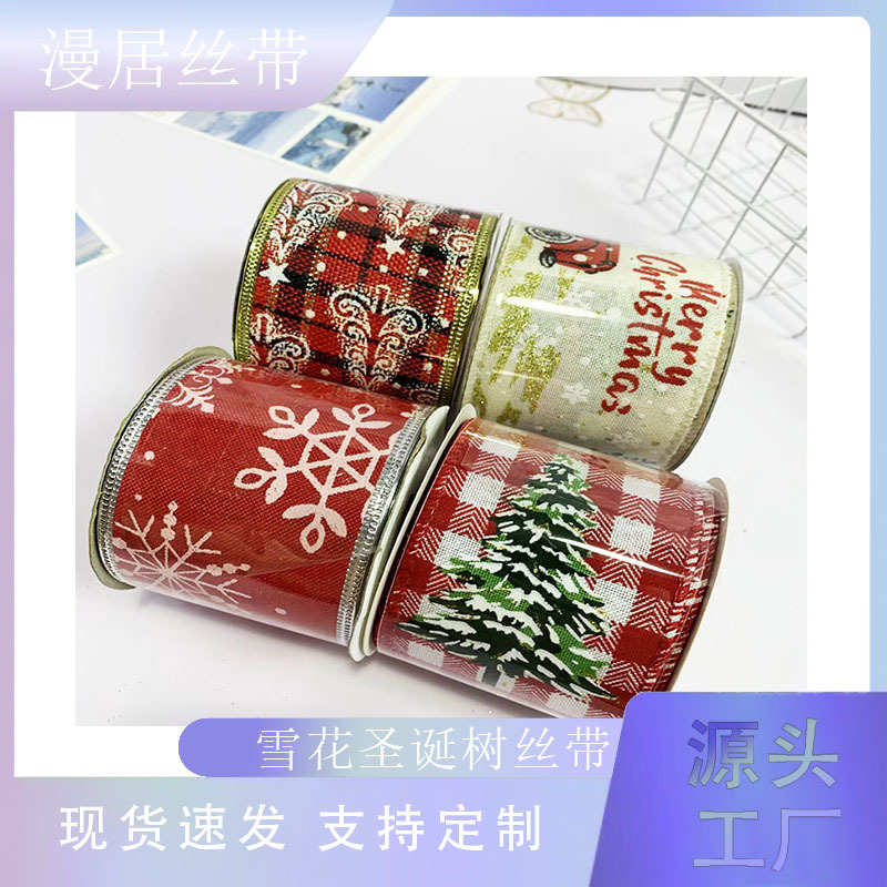 メーカーのクリスマスリボンの格子は麻をまねて鉄の線の辺の雪の花輪を持って装飾します。|undefined