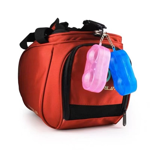The hard plastic table tennis ball box can hold two table tennis balls, and the table tennis balls can be hung and decorated with portable hooks and accessories.