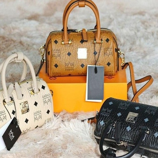 Original with tags M Pillow Bag Chip 2025 Winter New Genuine Leather Handbag Crossbody Bag C Boston Print Shoulder Bag Original with tags M Pillow Bag Chip 2025 Winter New Genuine Leather Handbag Crossbody Bag C Boston Print Shoulder Bag