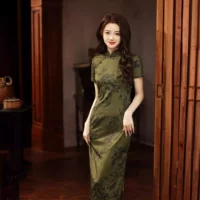 Темно-зеленый новый китайский улучшенный cheongsam элегантный темперамент, тонкое платье средней длины 2024 новая женская летняя одежда
