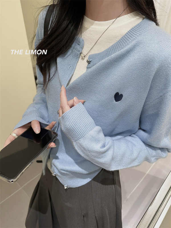 THE LIMON柠檬绿茶2025冬季经典休闲减龄爱心刺绣针织开衫上衣女|undefined
