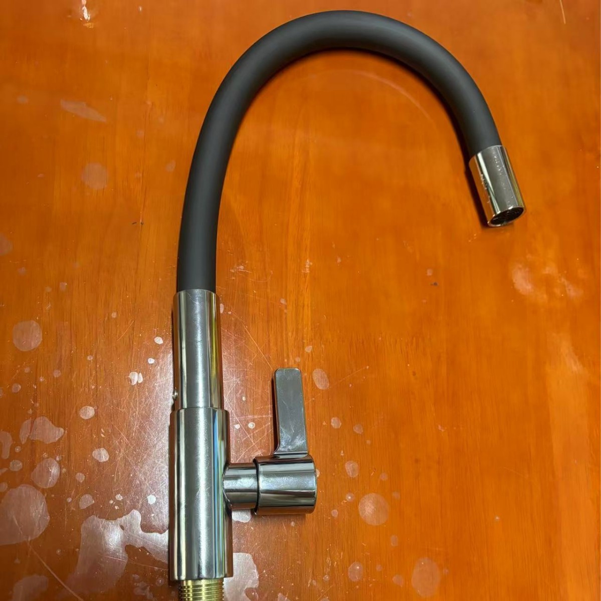 304 de acero inoxidable grifo de la cocina caliente y fría fregadero plano de tres vías de lavandería piscina cuenca vegetal giratorio grifo doméstico