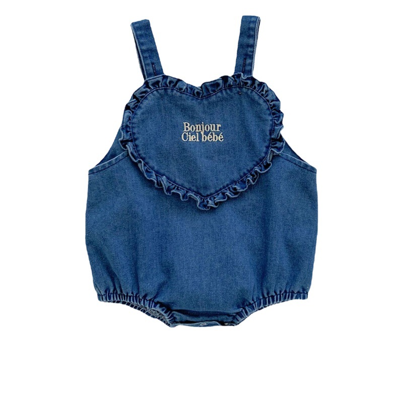 韓国式の赤ちゃんの夏の服の柔らかいデニムの背もたれのお尻の服の洋風の赤ちゃんのかわいい超萌の連体の服の外で服を着ます。