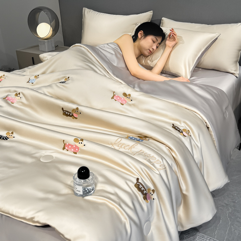 Seda de hielo lavada Edredón de verano Edredón de aire acondicionado Dormitorio individual Edredón fresco de verano Juego de cuatro piezas Edredón de verano lavable a máquina