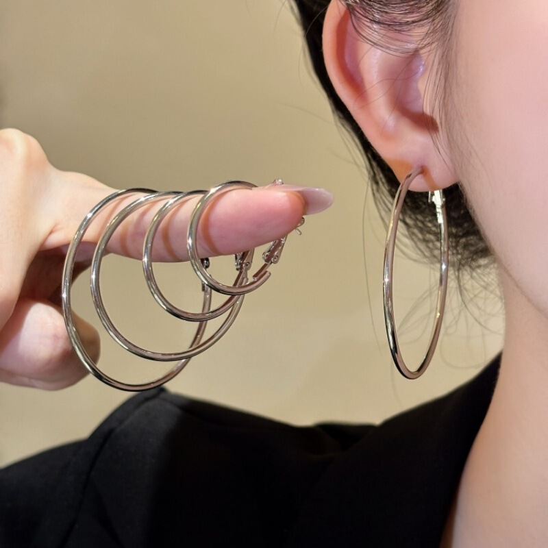 Large Hoop Simple Design Thin Hoop Plain Hoop Earrings for Women Exquisite High Fashion Versatile Earrings 2025 New Hot Style Earrings