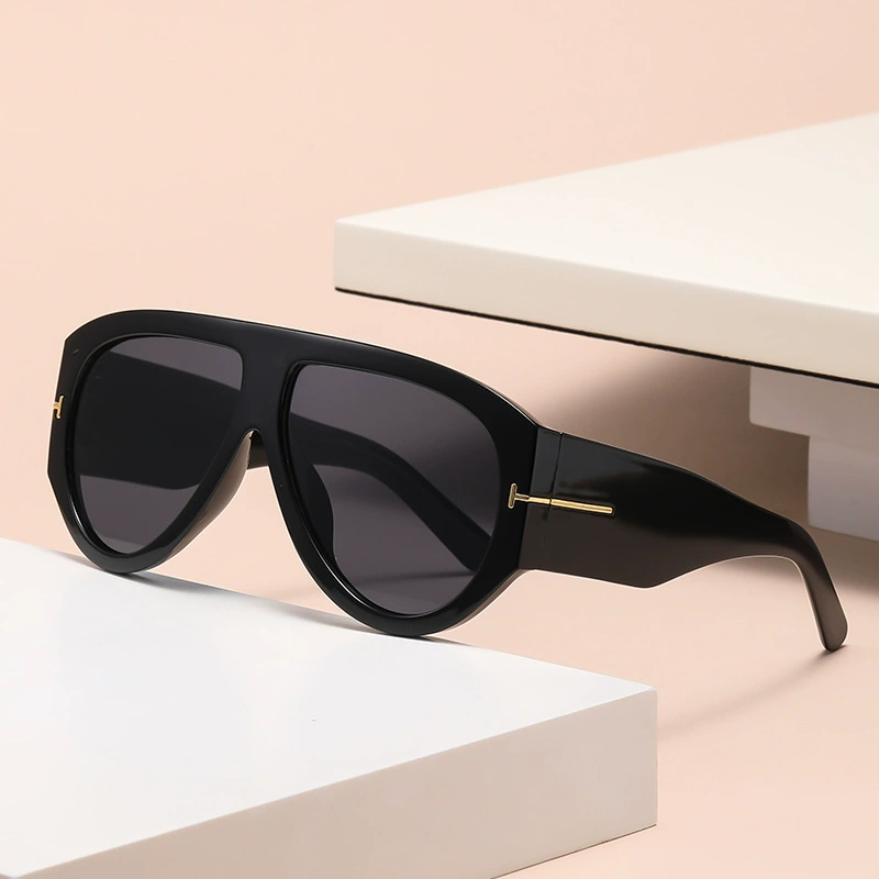 Sunglasses European style, capacious frame, solar-powered lenses