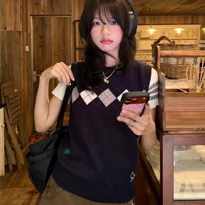 Knitted vest