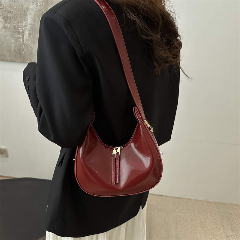 Estilo coreano ins 2025 primavera y verano nuevo diseño de nicho celebridades de Internet damas con un solo hombro y axilas albóndigas paquete de medio mes