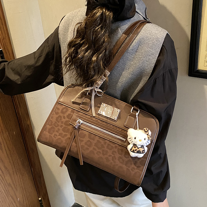 Retro leopardo hombro bajo la braza, la versión coreana de la mochila casual Zhongqi 2025 nuevo bolso de mano