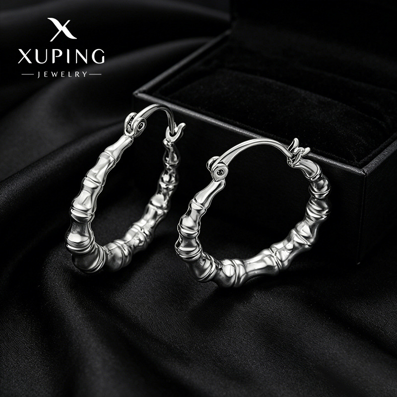 Xuping estilo simple aleación de cobre chapado blanco pendientes de aretes de aretes exagerado personalidad viento geometría aretes redondos al por mayor mujeres