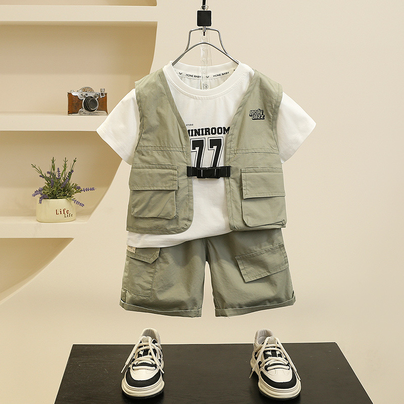 7118 Traje de verano para niños 2025 Nuevo estilo para niños Chaleco fino de manga corta Baby Fried Street Summer Traje de tres piezas