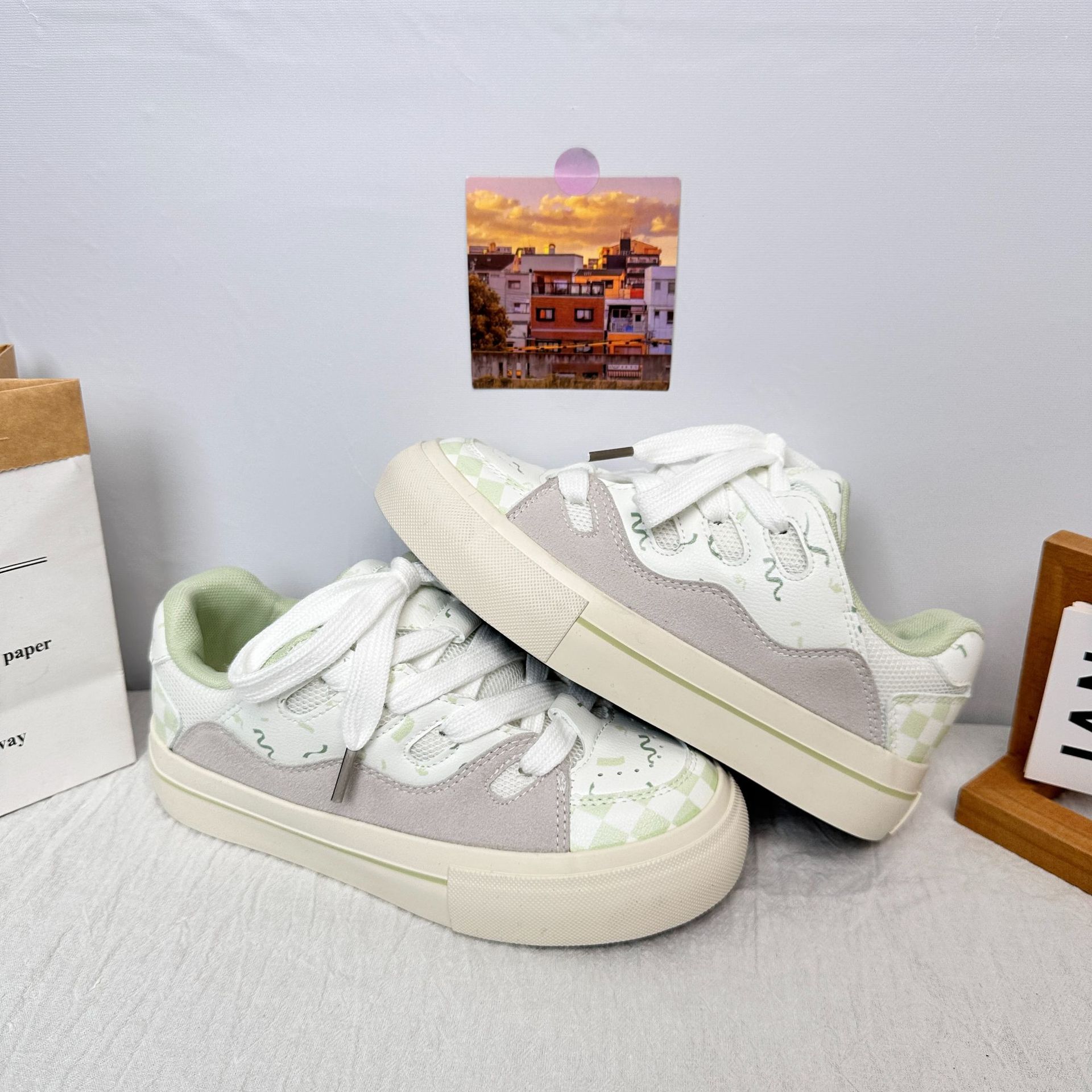 Zapatos de pan de onda lejana, arándano blanco, combinación de colores inteligente, zapatos de lona de moda de todo fósforo, zapatos de skate de moda nacional de corte bajo retro
