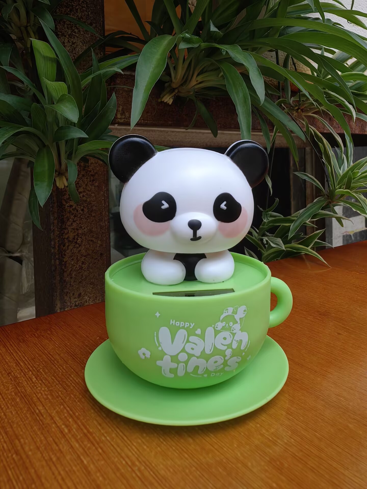 Solar-Powered Panda Bobblehead Ornament, Cute Cartoon Car Interior Creative Decoration, New Model Nodding Doll for Car
