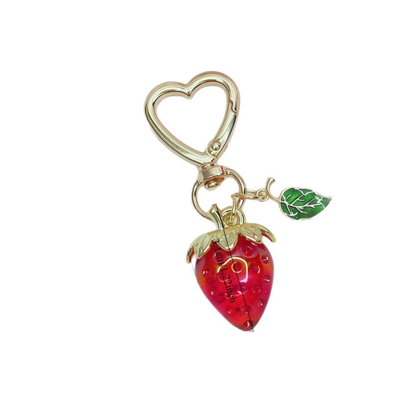 Fijación de bolsos de fresa llavero hermoso teñido colgante de fresa decoración colgante de bolsos de mujer accesorios pequeños colgantes frescos