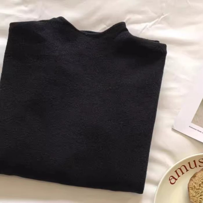 高級感の小さい立襟のセーターは底の女性の冬の修身の長袖の冬の半高襟のニットの秋冬の新型の上着を打ちます。