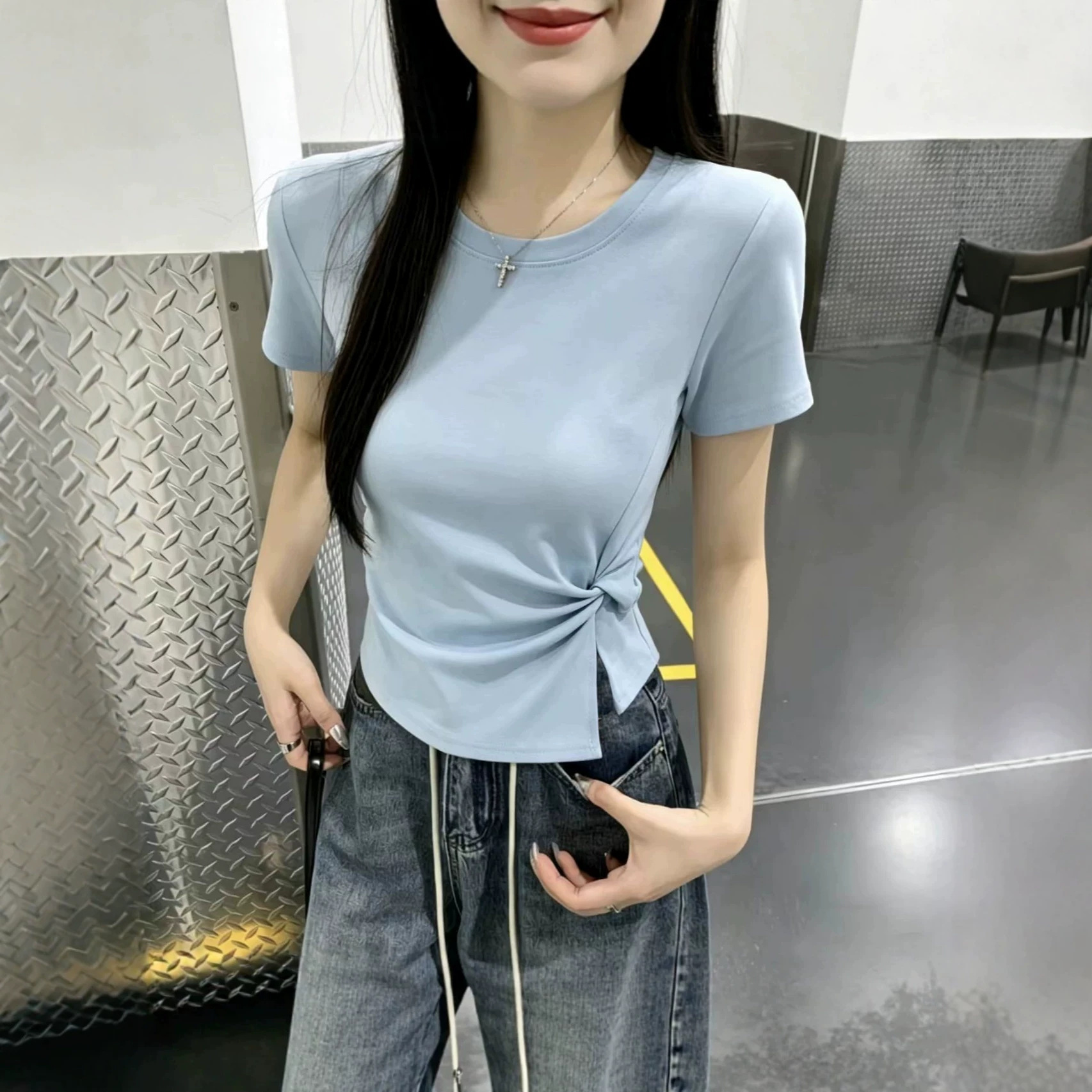 2026 Summer Sweet and Spicy Korean Style Round Neck White Short Sleeve T-Shirt for Women with Irregular Twist Knot and Slit Design Ins Style