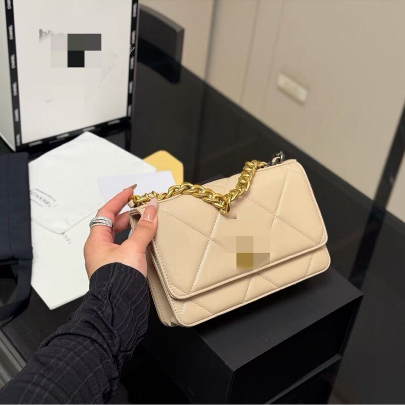 New Chanel 19Bag Woc Fortune Bag Large Quilted Crossbody Chain Bag Women's Bag Chanel New Chanel 19Bag Woc Fortune Bag Large Quilted Crossbody Chain Bag Women's Bag Chanel