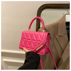 Fashionable women's 2023 spring new trendy quality trade show bag, stylish top-handle and crossbody small square bag for casual use.