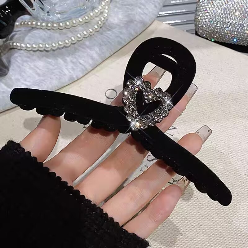 黑植绒水钻爱心(13cm)