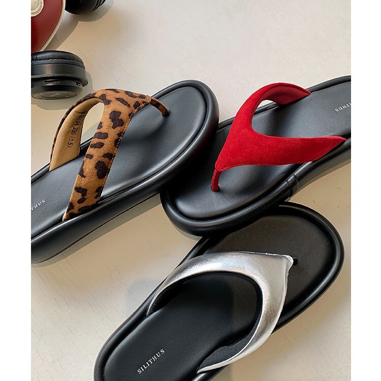 Summer Companions ● Leopard Print Flip-Flops for Women Thick-Soled Flip-Flops 2025 Summer Outer Wear Roman Beach Sandals