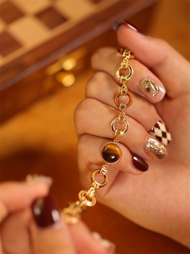 Original design lightweight luxury tiger's eye stone antique bracelet with a touch of vintage elegance, perfect for a refined and trendy workplace look, ideal for the modern professional.