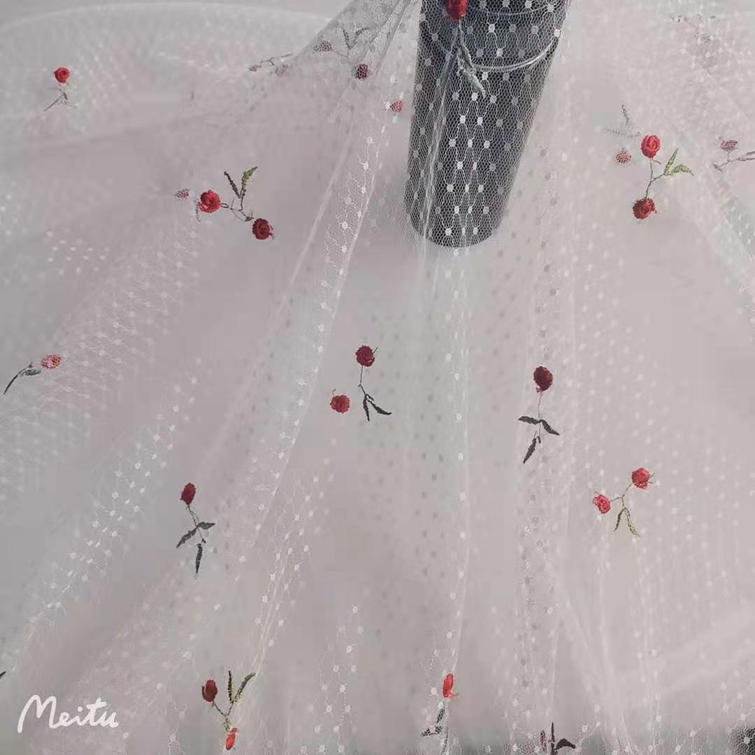 2021年新款轻盈透薄菱形圆点提花网纱红色小玫瑰花立体刺绣 现货