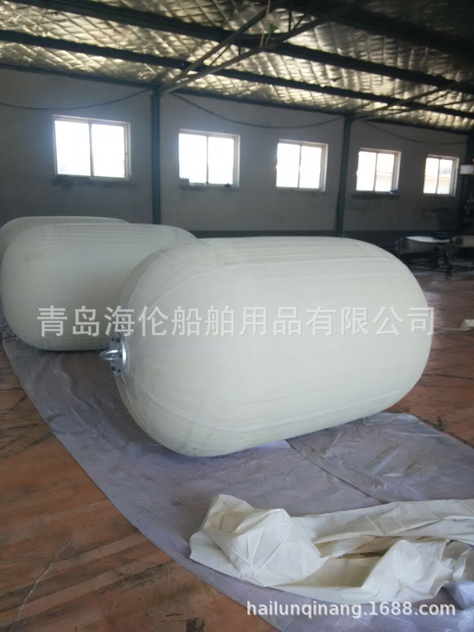 靠球诚信供应船用护舷 便携式充气实心漂浮防撞设施青岛否是海伦0