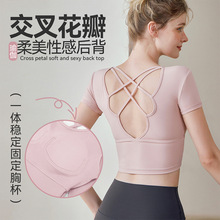 �٤��Ů�ļ��¿������¶����ص汳�Ļ����˶�������������