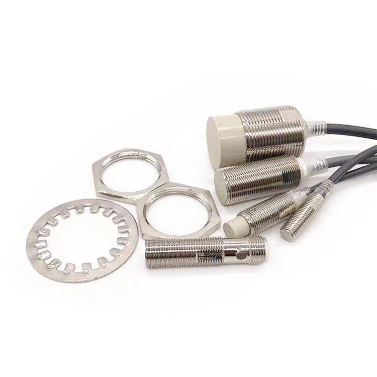 接近开关欧姆龙E2EM-X4C1 NPN M12/E2EM-X4B1 PNP M12原装