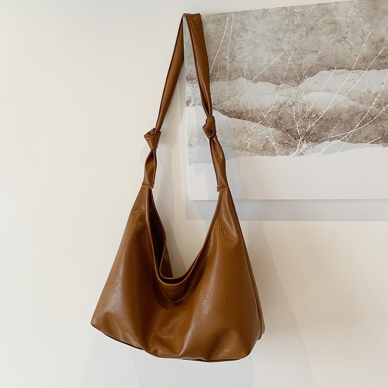 Bolsa de gran capacidad para viajar al trabajo Otoño / Invierno 2024, nueva bolsa de hombro de moda retro simple bolsa de abrigo casual