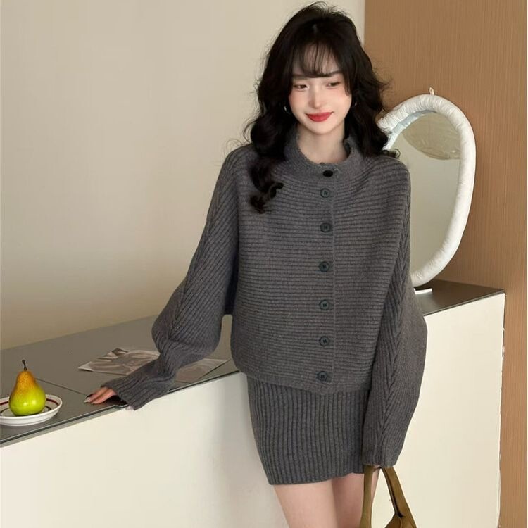 2026 new style elegant red knitted sweater dress for women, suitable for spring and autumn, Korean-style outfit set, short skirt 2026 new style elegant red knitted sweater dress for women, suitable for spring and autumn, Korean-style outfit set, short skirt