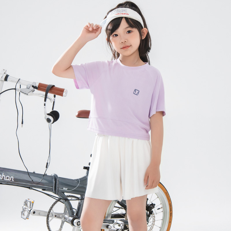 女の子の速乾性スポーツスーツ、夏の女の子のバドミントントレーニングスーツ、子供用半袖パンツとスカート、中型および大型の子供用アウトドア服