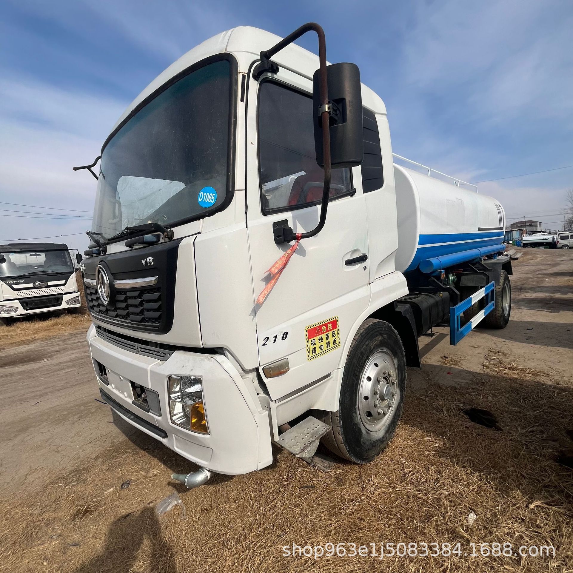 Export Front-Mounted Electronic Gun Dongfeng Sprinkler Dust Suppressor Truck Construction Site Diesel Sprinkler Truck Landscaping Road Spray