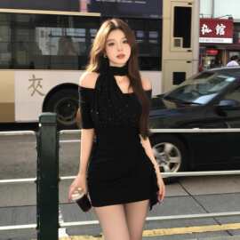 2026春季新款性感露肩针织连衣裙女收腰绝美包臀裙