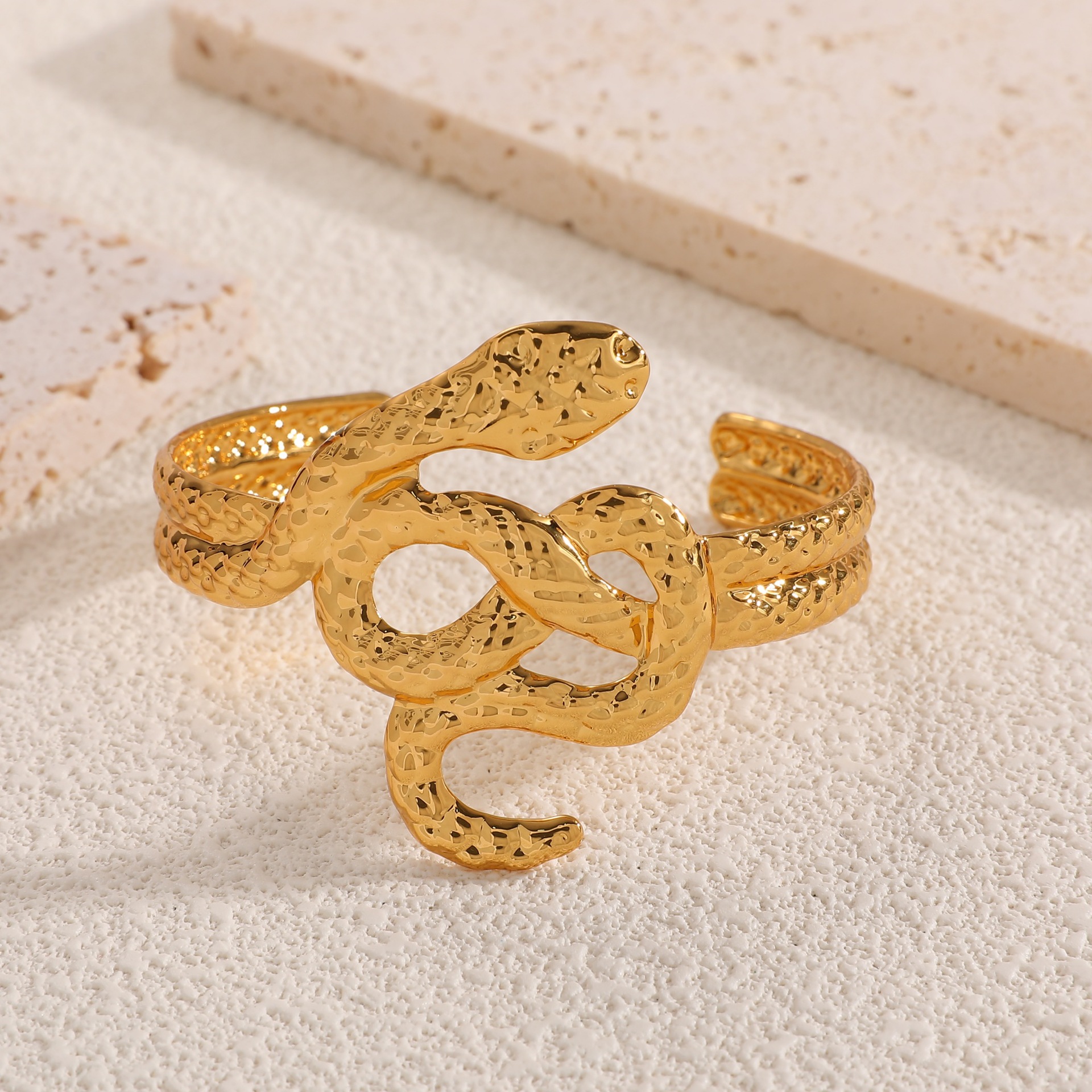 Europa y los Estados Unidos oro galvanizado imitación de frita abertura pulsera temperamento pulsera de moda transfronteriza lujo ligero alta sensación de joyas al por mayor
