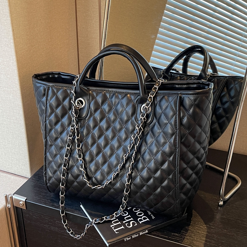 Women's rhombus large capacity women's bag 2024 new chain bag versatile hand held shoulder commuter style tote bag_voghion.com