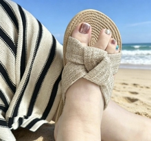 �ļ��¿�²ݾ���ɫ�r�н��控һ����ɳ�����e�¸��⴩Ů������Ь