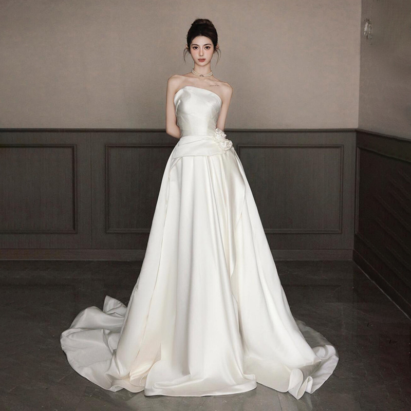 Strapless Light Wedding Dress with French Train, High-End Floral Satin Slimming Gown, Light Luxury Temperament, Suitable for Welcoming Guests or Going Out Strapless Light Wedding Dress with French Train, High-End Floral Satin Slimming Gown, Light Luxury Temperament, Suitable for Welcoming Guests or Going Out