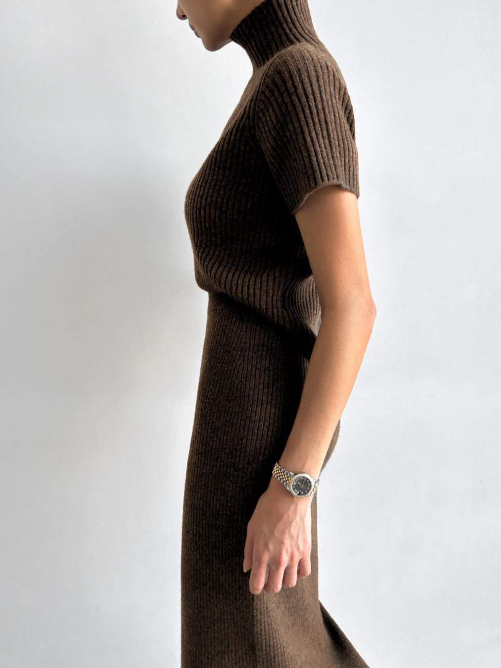 Abbigliamento donna chic primavera retrò temperamento collo alto versatile maglione a maniche corte + gonna con spacco sui fianchi tailleur gonna_voghion.com