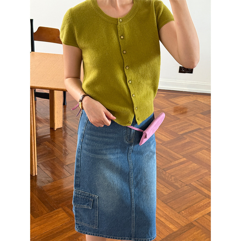 [Clearance, No Returns] Fu2025 Autumn New Women's Knitted Sweater with Glass Buttons Short Sleeve Cardigan 1065