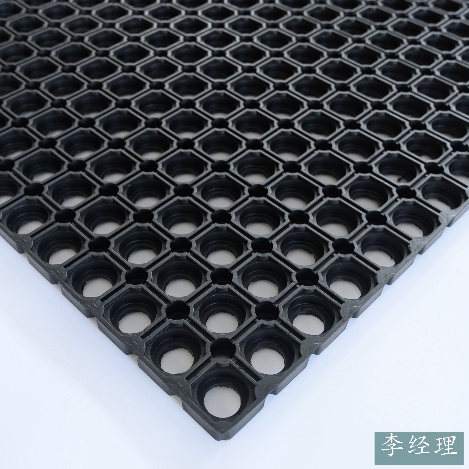 BETTY028可拼接再生胶青岛工厂15毫米厚带孔格栅地垫