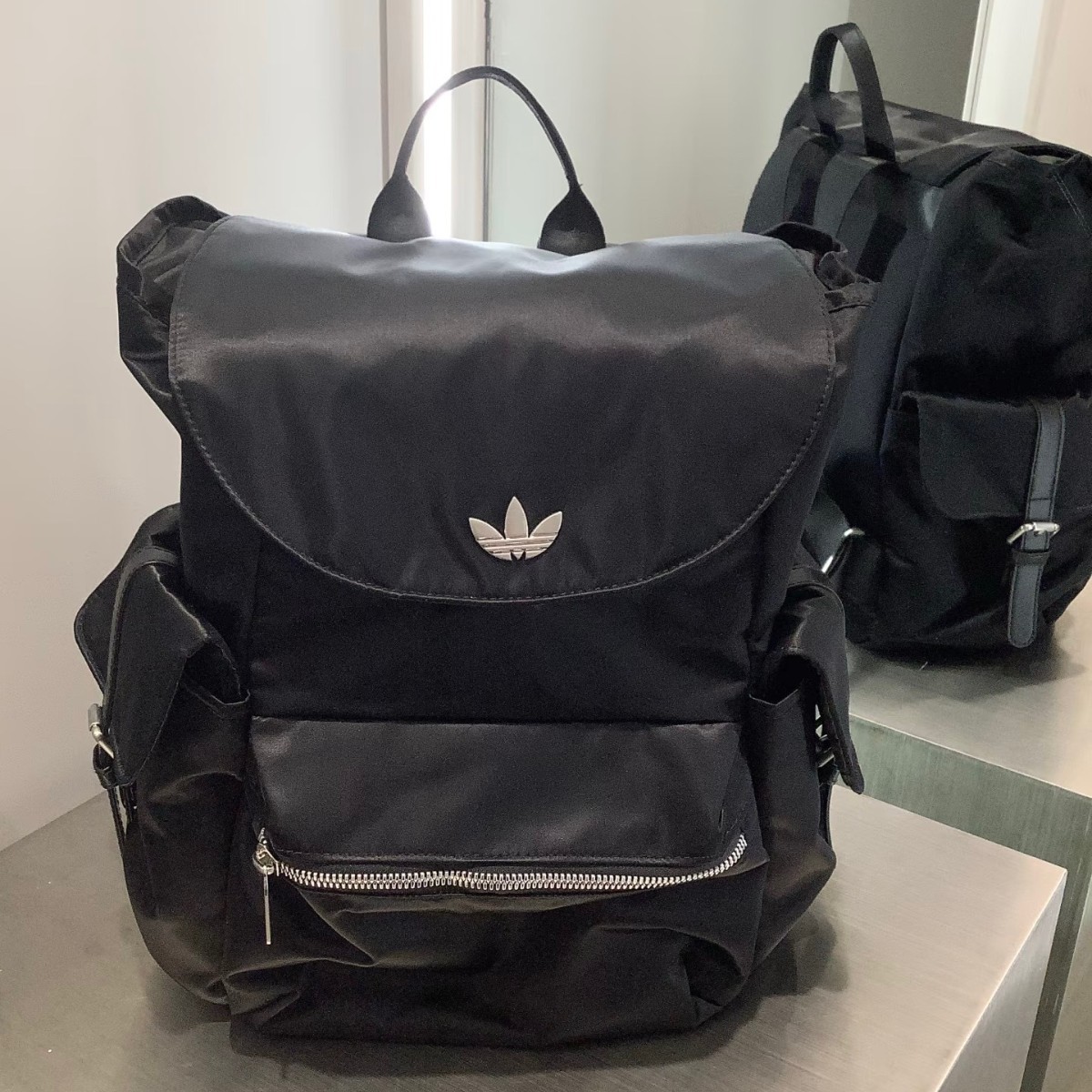 阿迪三叶草双肩包韩版大容量翻盖抽绳背包男女同款时尚运动通勤包