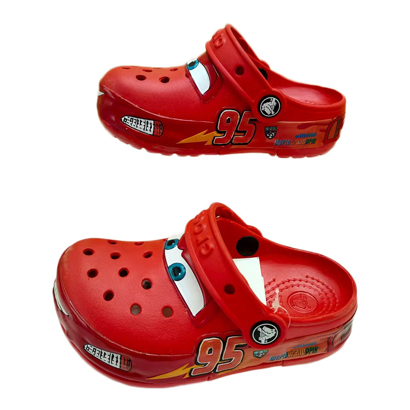 Croos Co-branding Cartoon Steely Auto Kids Hole Zapatos de verano para niños y niñas con zapatillas frías antideslizantes