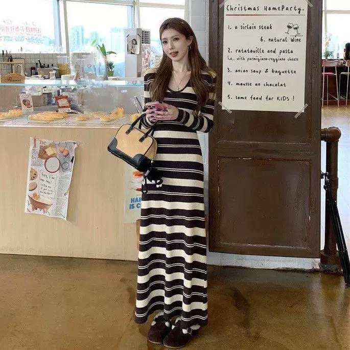 2026秋季新款纯欲风时尚气质高级感小众针织长裙女修身显瘦连衣裙