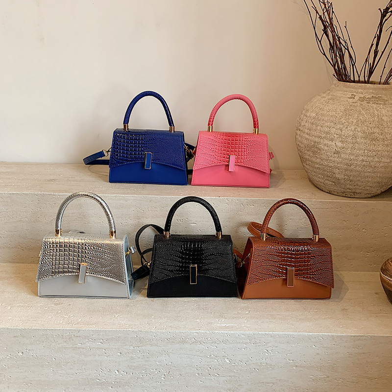 Bolso de mujer de textura de tendencia de invierno 2024 nuevo estilo de moda de hombro pequeño bolso cuadrado de viaje de estilo exterior casual mochila