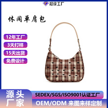 品牌冠军腋下包秋夏季女字母刺绣时尚休闲牛角包通勤单肩包化妆包